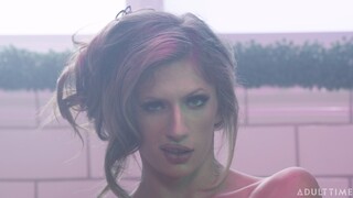 Смотри Blonde MILF Gets Watered - топовое порно в 4K на FULL-PORN.COM