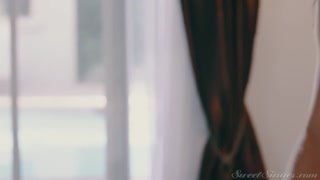 Смотри MILF Stepmom Van Wylde in Tattooed Thong - топовое порно в 4K на FULL-PORN.COM