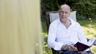 Blonde Maid and Old Hugo Have Outdoor Sex - 4K порно видео на FULL-PORN.COM