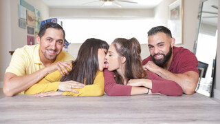 Смотри Kitty Carrera and Sofie Reyez in Taboo Foursome Bake Fest - топовое порно в 4K на FULL-PORN.COM