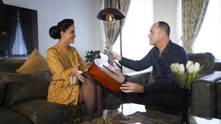 Смотри Stockings-clad Jennifer Mendez rides guitar teacher hard - топовое порно в 4K на FULL-PORN.COM