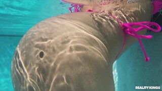 Titty Fuck and Ass Play by the Pool - 4K порно видео на FULL-PORN.COM