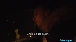 Смотри Blonde Girl Gets Handjob in Car Toilet - топовое порно в 4K на FULL-PORN.COM