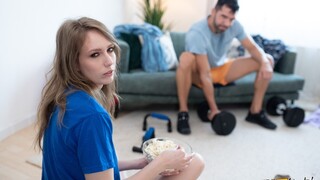Смотри Short Hair Girl Gets Deepthroat by The European Guy - топовое порно в 4K на FULL-PORN.COM