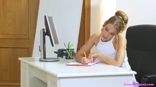 Смотри Connor James Gets a Deepthroat in the Office - топовое порно в 4K на FULL-PORN.COM