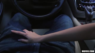 Sky's Blowjob in the Car - 4K порно видео на FULL-PORN.COM