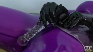 Смотри Latex Lucy's Big Ass in Tight Latex - топовое порно в 4K на FULL-PORN.COM