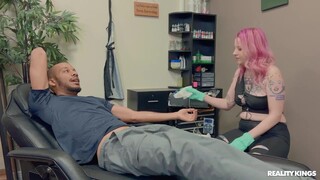 Смотри Tattoo Tang: Dwayne Foxxx and Lady Lazarus Get Down - топовое порно в 4K на FULL-PORN.COM