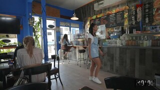 Смотри Naughty Waitress Loves Black Load - топовое порно в 4K на FULL-PORN.COM