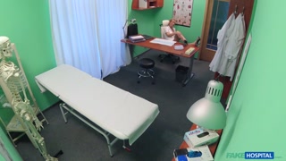Смотри Voyeur catches nurse and stud - топовое порно в 4K на FULL-PORN.COM