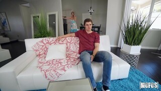 Смотри Blonde Amateur Gets Titty Fucked - топовое порно в 4K на FULL-PORN.COM
