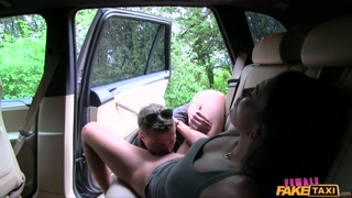 Смотри Standing Doggystyle in a Euro Taxi - топовое порно в 4K на FULL-PORN.COM