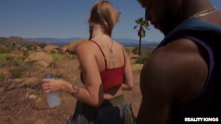 Смотри  Amateur Hikers Get Naughty - топовое порно в 4K на FULL-PORN.COM
