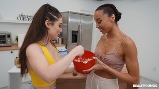 Small Tits, Big Ass, and Trimmed - 4K порно видео на FULL-PORN.COM