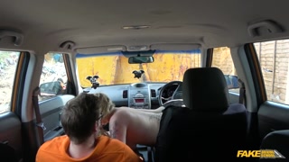Смотри Blonde Gets Handjob and Facial in Car - топовое порно в 4K на FULL-PORN.COM
