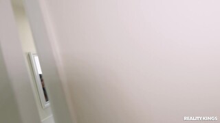 Numi's Bubble Butt Gets Spanked - 4K порно видео на FULL-PORN.COM
