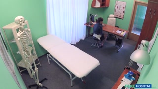 Смотри Doctor's Deepthroat Action with Tourist - топовое порно в 4K на FULL-PORN.COM