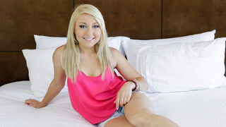 Смотри White Country Girl Enjoys Profane Dick - топовое порно в 4K на FULL-PORN.COM