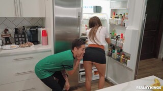 Busy Stepmom MILF Gets Anal Played - 4K порно видео на FULL-PORN.COM