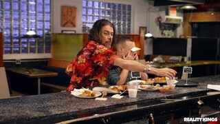 Hot Wings and Wet Pussies Unleashed - 4K порно видео на FULL-PORN.COM
