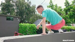 Смотри Naomi Foxxx's MILF Neighbor Gets Help - топовое порно в 4K на FULL-PORN.COM