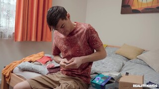 Play On, Eat In - 4K порно видео на FULL-PORN.COM