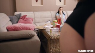 Смотри Anal Play and 69: Something Special - топовое порно в 4K на FULL-PORN.COM