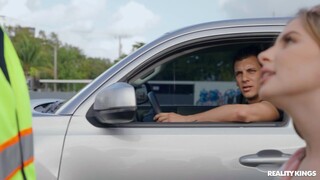 Смотри Shaved Pussy Brandy Renee's Tow Truck Fuck - топовое порно в 4K на FULL-PORN.COM