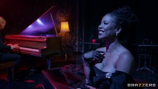 Смотри Ebony Mystique Gets Spanked - топовое порно в 4K на FULL-PORN.COM