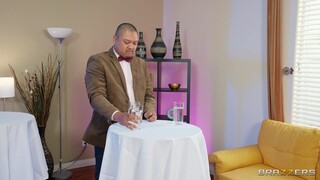 Смотри Threesome with Black and Latina Girls and Big Cocks - топовое порно в 4K на FULL-PORN.COM