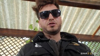 Смотри Biker Chicks in Fishnet and Latex Get Down - топовое порно в 4K на FULL-PORN.COM