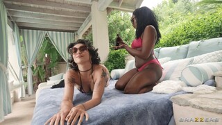 Outdoor Fun with Curious Friends - 4K порно видео на FULL-PORN.COM