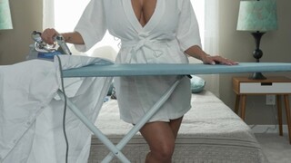 Смотри Stepmom's Enhanced Body and Big Cock - топовое порно в 4K на FULL-PORN.COM
