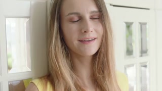 Смотри Solo Adelle Unicorn Shows It All - топовое порно в 4K на FULL-PORN.COM