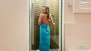 Смотри Hot Blonde with Petite Body Teases with Sex Toys - топовое порно в 4K на FULL-PORN.COM