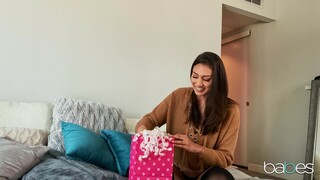 Смотри Bella's Solo Dildo Play - топовое порно в 4K на FULL-PORN.COM