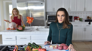 Stepfamily Sex Fest: Happy Thanksgiving - 4K порно видео на FULL-PORN.COM