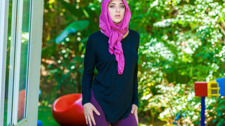 Смотри Hijab Girl Gets Her Asshole Stretched - топовое порно в 4K на FULL-PORN.COM