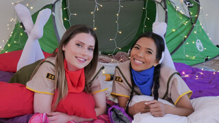 Смотри Girl Scout Goodies Swap – Taboo Family Fun - топовое порно в 4K на FULL-PORN.COM