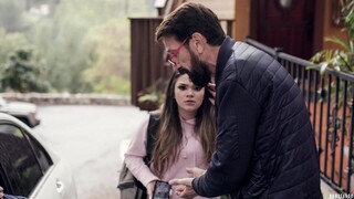 Смотри Tourist Trapped - Steve Holmes Dominates Brunette Teen - топовое порно в 4K на FULL-PORN.COM