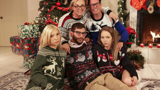 Смотри Xmas Orgy - Kenzie Reeves Riding Big Cock POV - топовое порно в 4K на FULL-PORN.COM