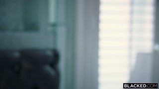 Смотри Ivy Wolfe’s First Handjob & Cumplay - Hairy Pussy Masturbation - топовое порно в 4K на FULL-PORN.COM