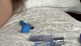 Смотри Brunette Camille teases with toys - топовое порно в 4K на FULL-PORN.COM