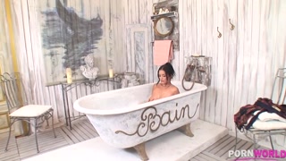 Смотри Bubble Bath to Hardcore Anal with Jasmine Black - топовое порно в 4K на FULL-PORN.COM