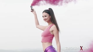 Смотри Hot Brunette Eliza Ibarra Puffs Smoke Before Facial - топовое порно в 4K на FULL-PORN.COM
