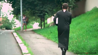 Смотри Taboo Blonde Runaway Begs for Cumshot from Priest - топовое порно в 4K на FULL-PORN.COM