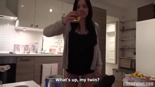 Смотри Hot European Twins Gangbang - топовое порно в 4K на FULL-PORN.COM