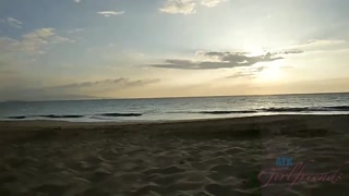 Смотри Tattooed Holly Hendrix Loves the Beach Life - топовое порно в 4K на FULL-PORN.COM