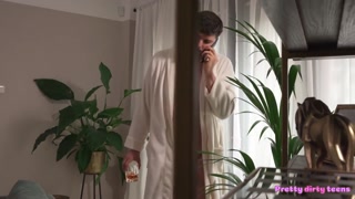 Смотри Blonde Teen Idol Takes Huge Cock - топовое порно в 4K на FULL-PORN.COM