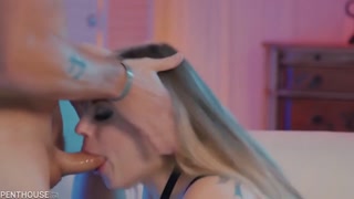 Смотри Blonde Cowgirl Takes It Deep - топовое порно в 4K на FULL-PORN.COM
